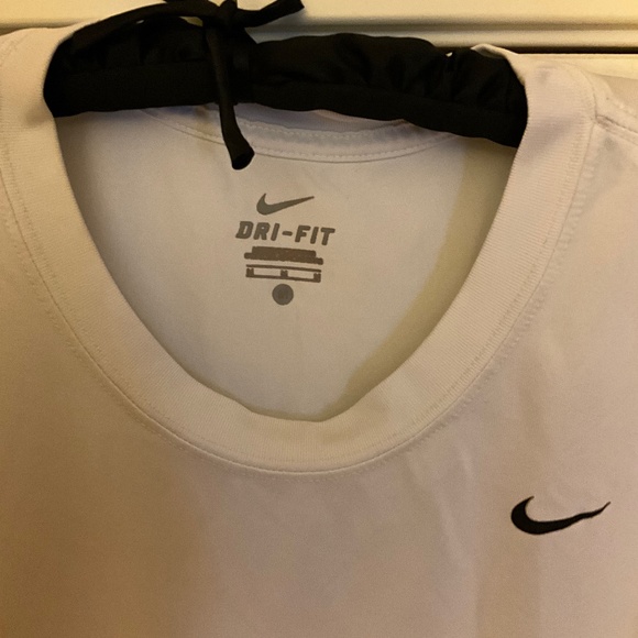 Nike Dri-Fit Men’s Shirt Size Medium - Picture 1 of 2